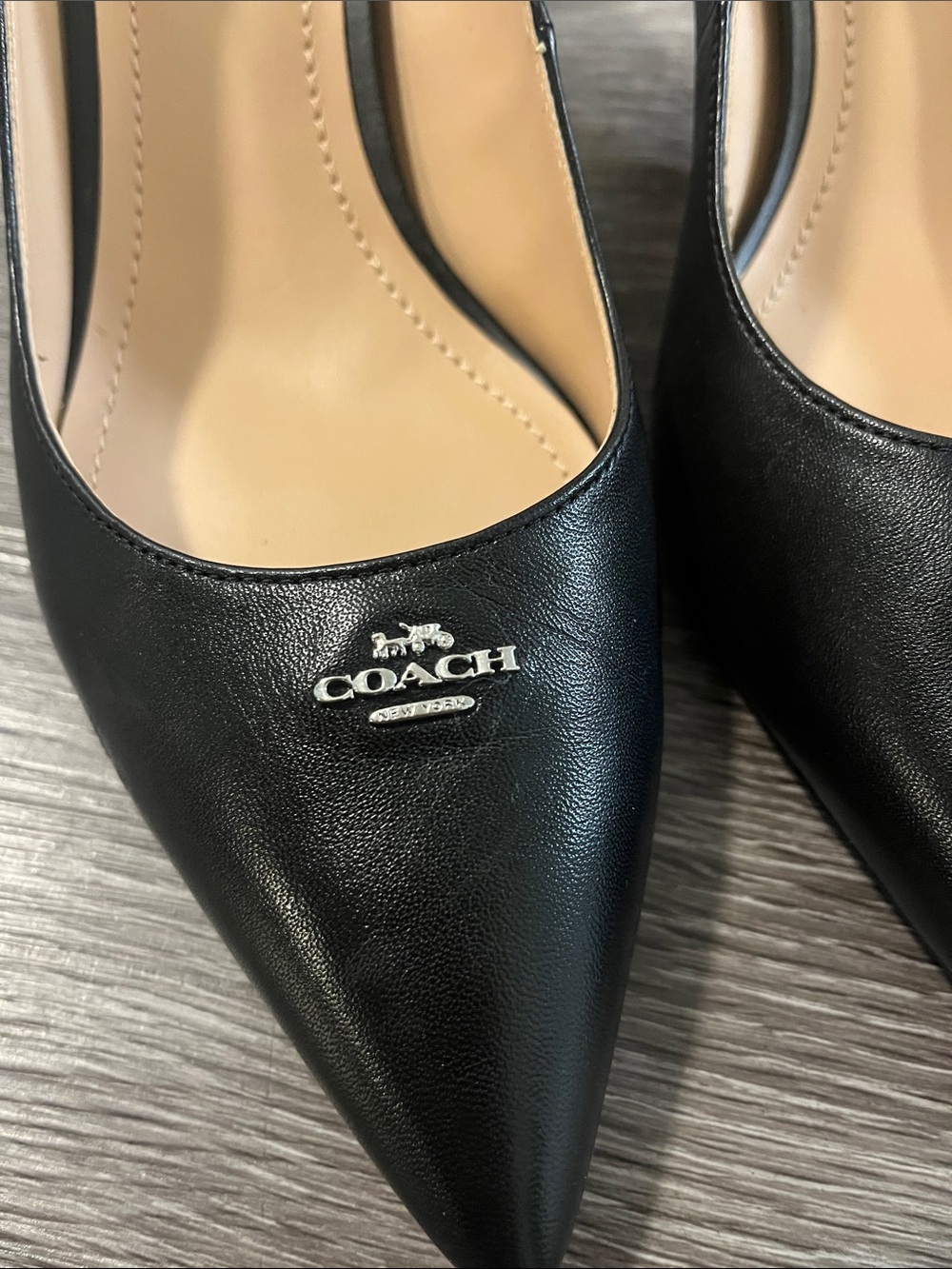 🖤 COACH Black Leather Pointed Toe Stiletto Pumps sz 8 🖤 - Picture 2 of 4
